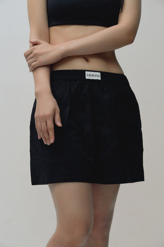 The Reversible Shorts in Black