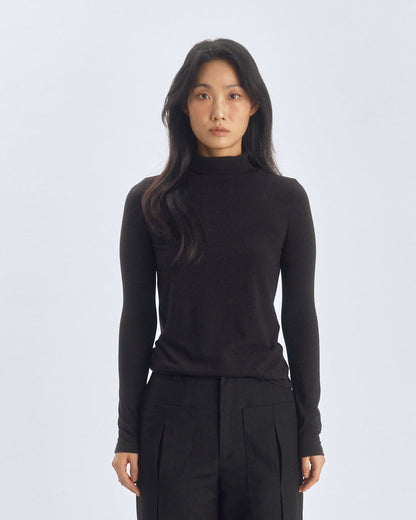 The Knights Turtleneck in Black