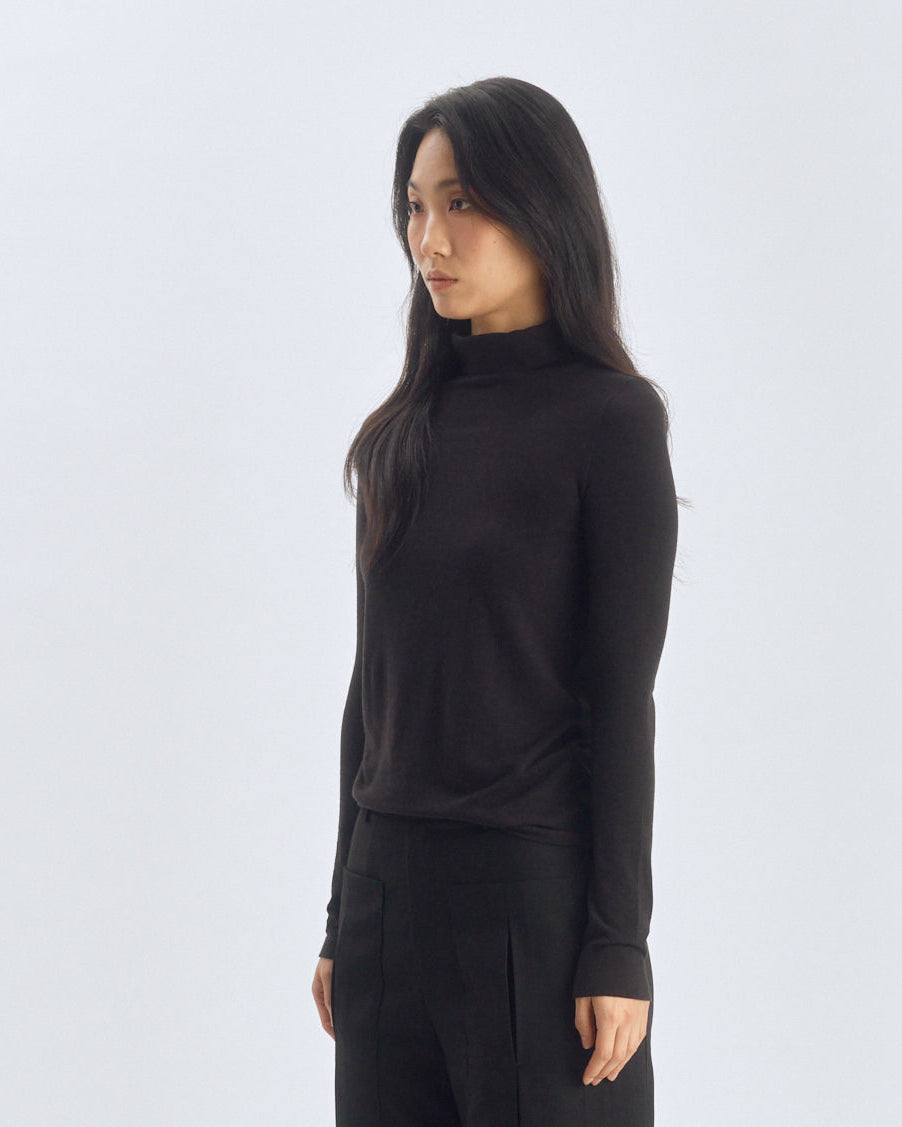 The Knights Turtleneck in Black