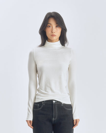 The Knights Turtleneck in White