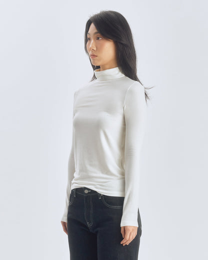 The Knights Turtleneck in White