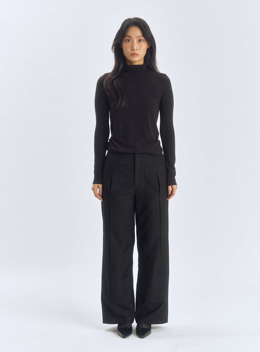 The Knights Turtleneck in Black